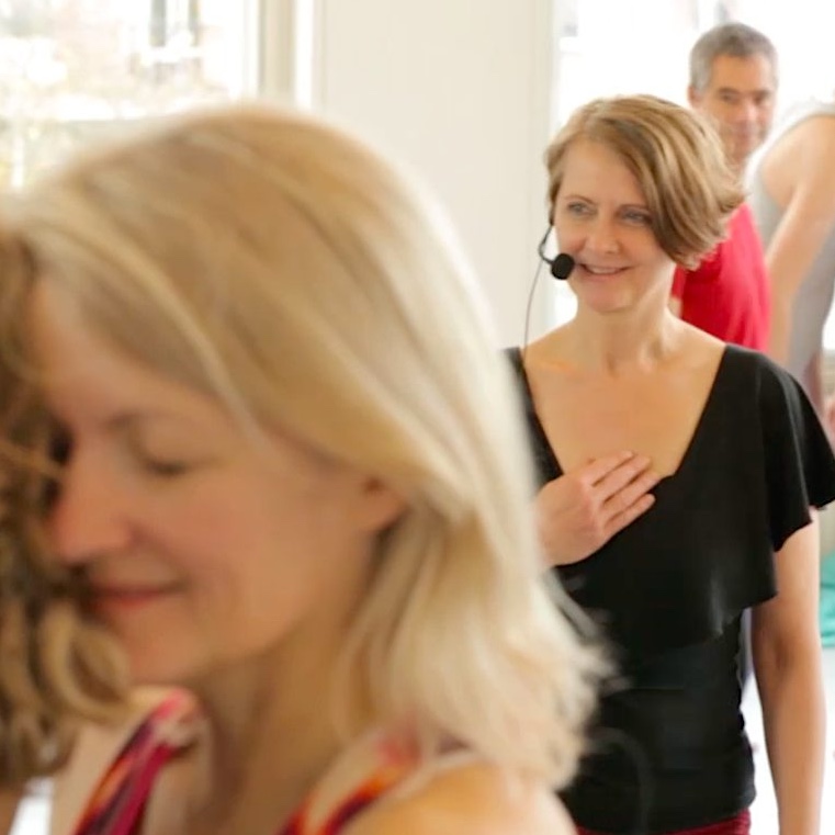 Een hartsontmoeting tijdens een Somatic Dance middag, begeleid door Jördis