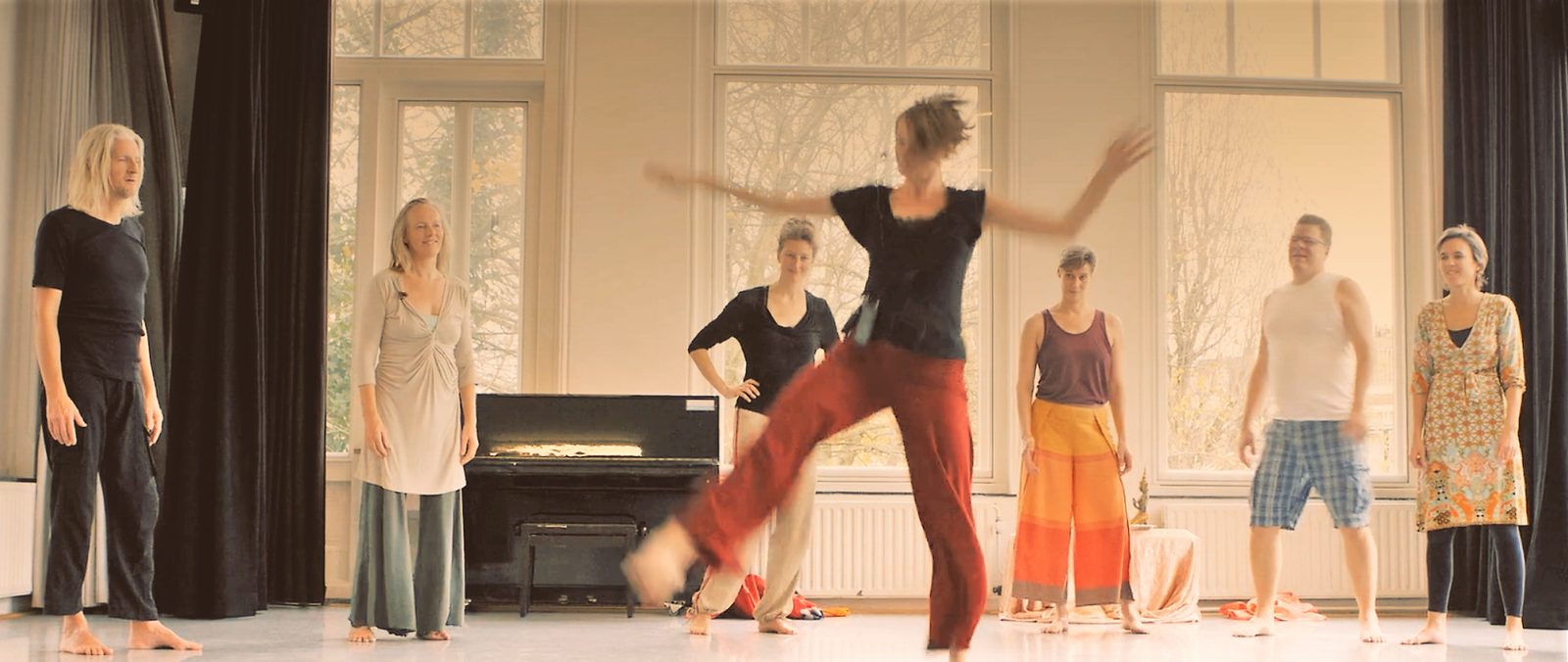Een Somatic Dance avond — samen vrij dansen